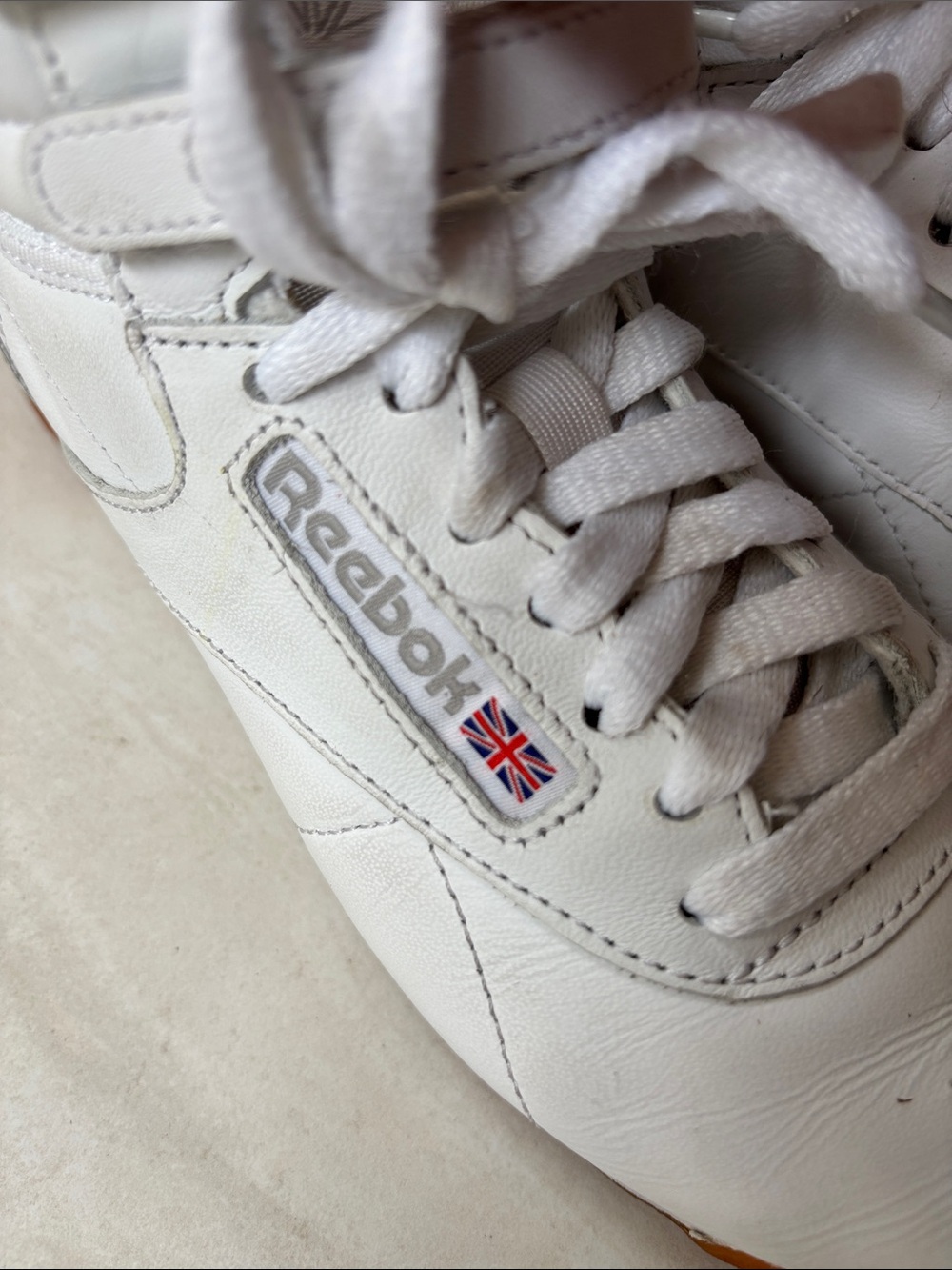 Reebok Women's Freestyle HI Walking Shoe White/Red/Gum 6.5 - Picture 6 of 11